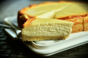 バレンタインにチーズケーキを贈る理由とは？避けるべきお菓子とチョコ以外のおすすめスイーツも徹底解説